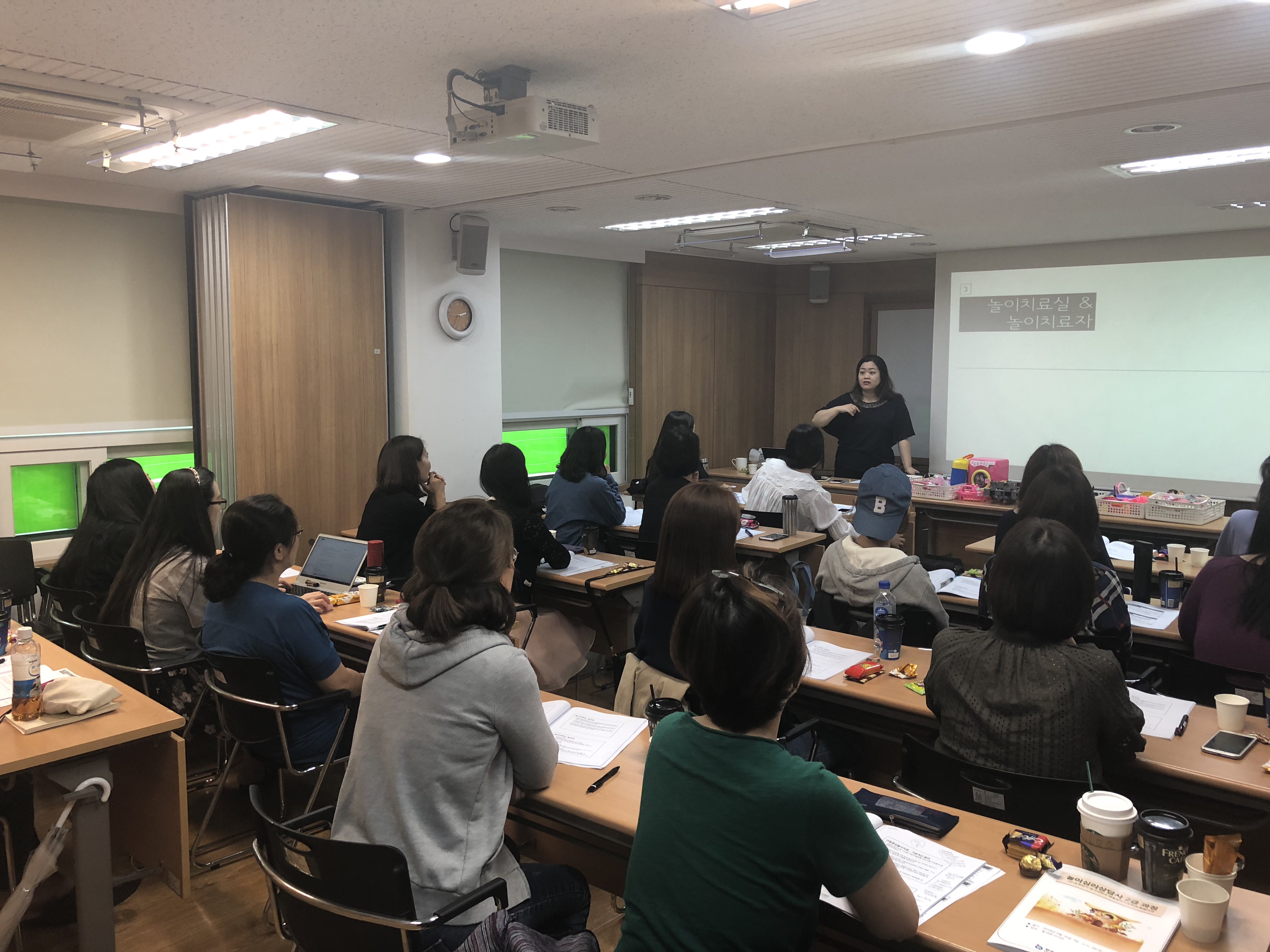 2018년도 하반기 놀이심리상담사 2급 명지대 특별과정 교육사진입니다. 